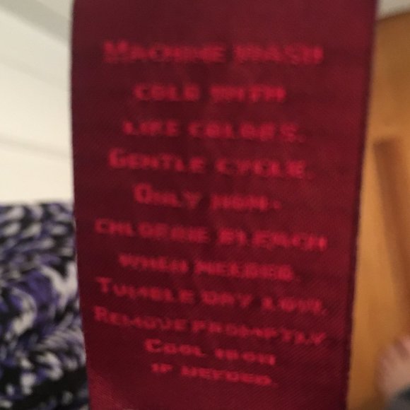 212 Collection Black & Red Short-Sleeved Top - 2X - Picture 5 of 5